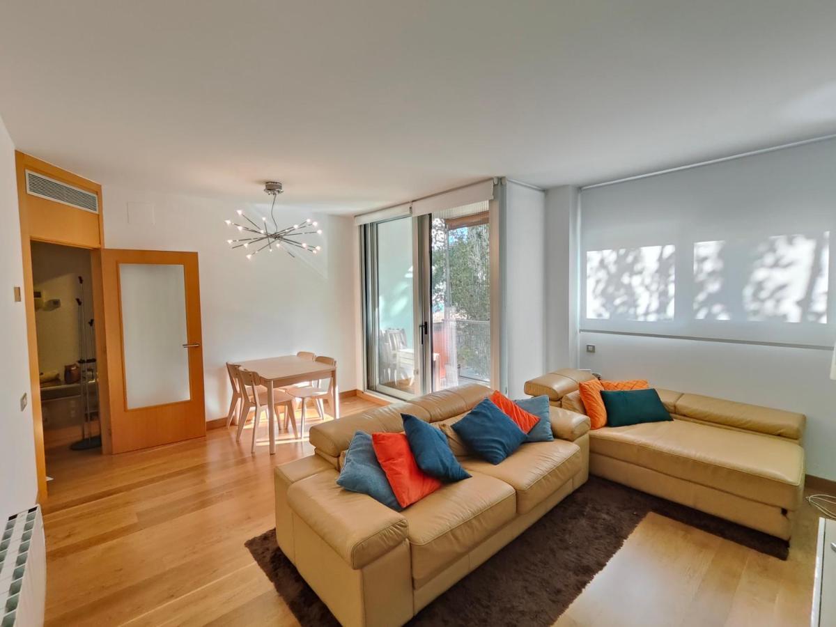 Family Apartment Forum Barcelona Bagian luar foto
