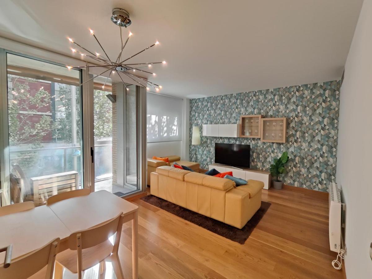 Family Apartment Forum Barcelona Bagian luar foto